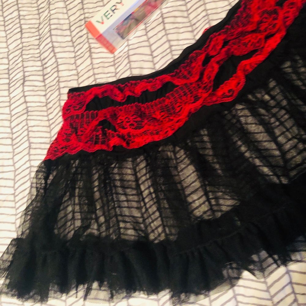 NEW•M-L•Renee Black & Red Chiffon Lace Trim Skirt
